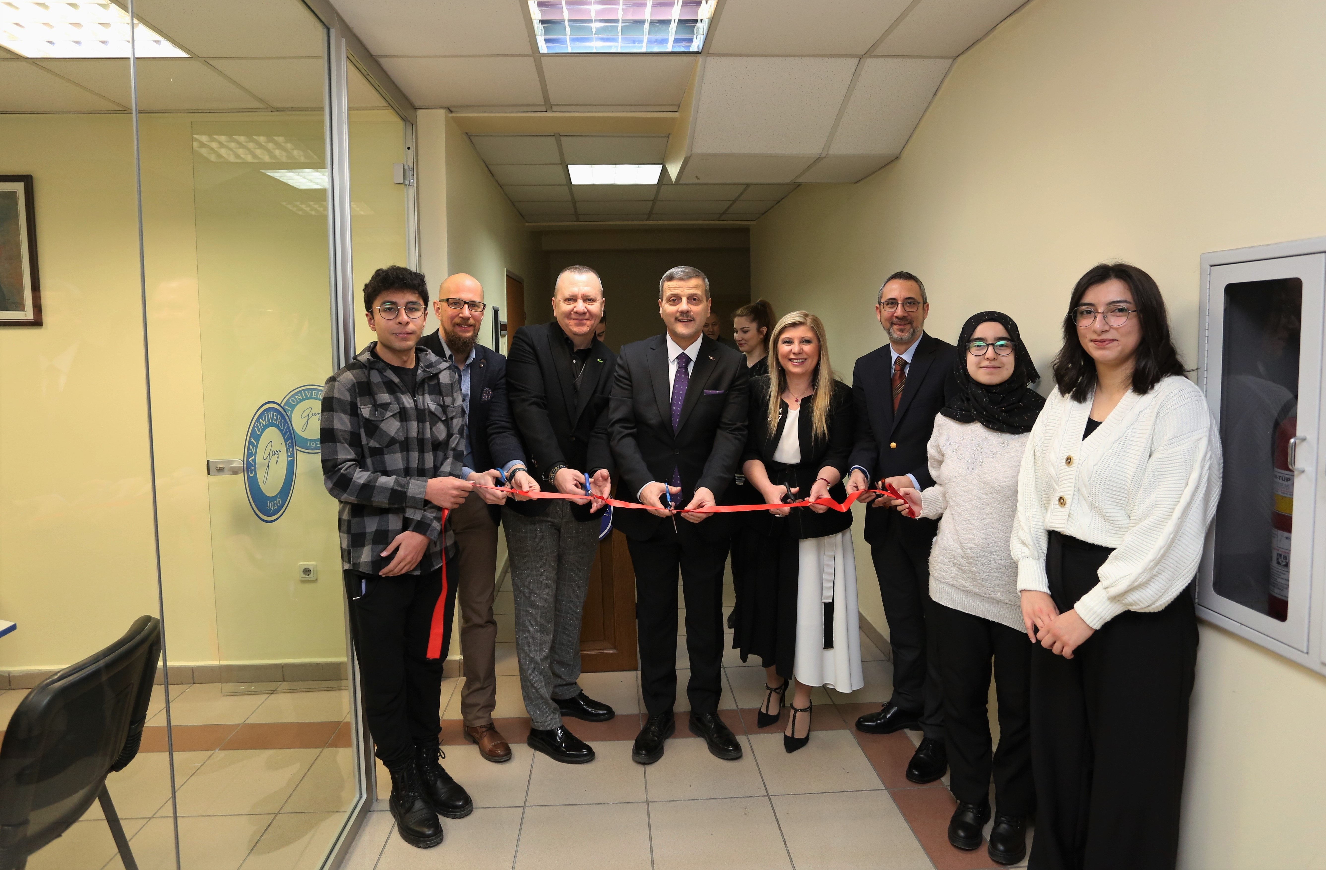 Üniversitemiz Eczacılık Fakültesi Öğrenci Toplulukları Ofisi Açıldı-1