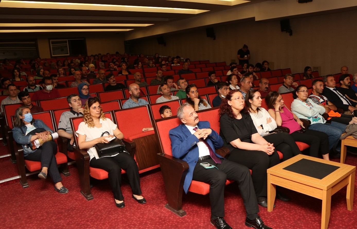 Gazi Üniversitesi Hizmet İçi Eğitimde de Türkiye’de Bir“inci”-1