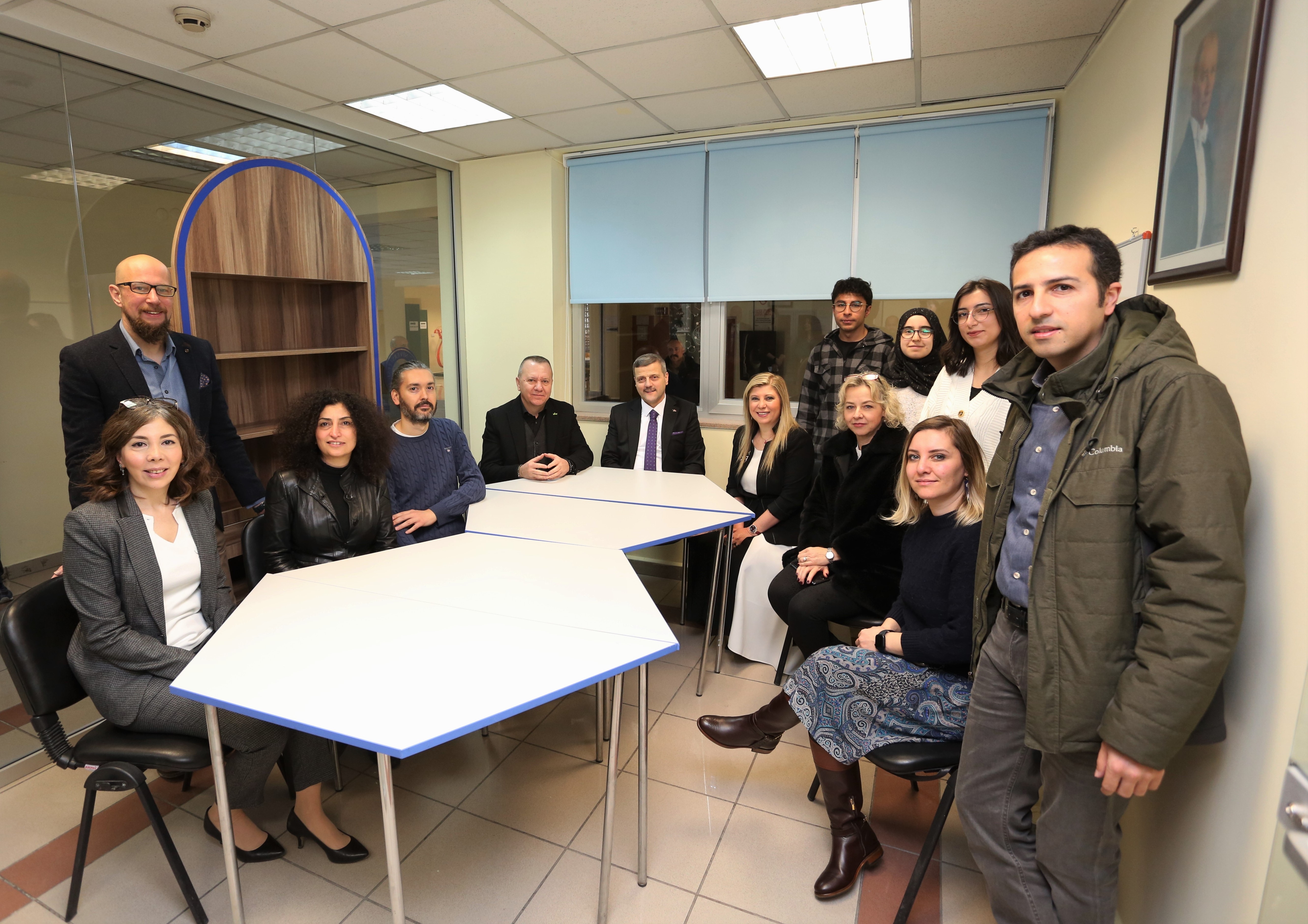 Üniversitemiz Eczacılık Fakültesi Öğrenci Toplulukları Ofisi Açıldı-1