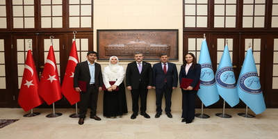 Rektörümüz Prof. Dr. Musa Yıldız, Doktora Eğitimini Tamamlayan Aiman Abibullayeva, Anuarbek Amanov ve Hüma Kılıç’a Diplomalarını Verdi