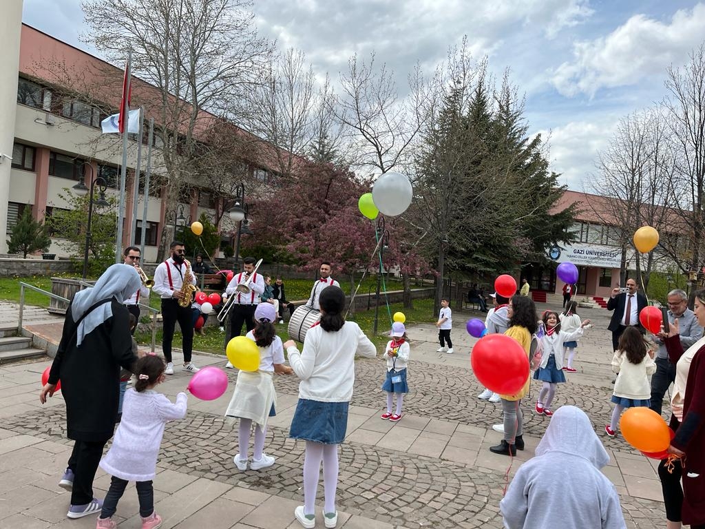 Yabancı Diller Yüksekokulu’nda 23 Nisan Ulusal Egemenlik ve Çocuk Bayramı Coşkusu-1