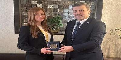 Rektörümüz Prof. Dr. Musa Yıldız, Yabancı Dil Eğitimi Akreditasyonu Eylem Planını Eaquals Genel Müdürüne Sundu