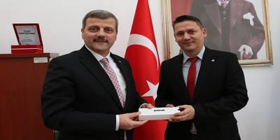 Rektörümüzden Basın ve Halkla İlişkiler Müdürüne Doğum Gününde Ziyaret