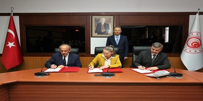 Üniversitemiz ile Ankara Bilim Üniversitesi ve Ticaret Bakanlığı Uluslararası Hizmet Ticareti Genel Müdürlüğü Arasında “Yabancı Dil ve Sağlık Turizmi Eğitimi Protokolü” İmzalandı