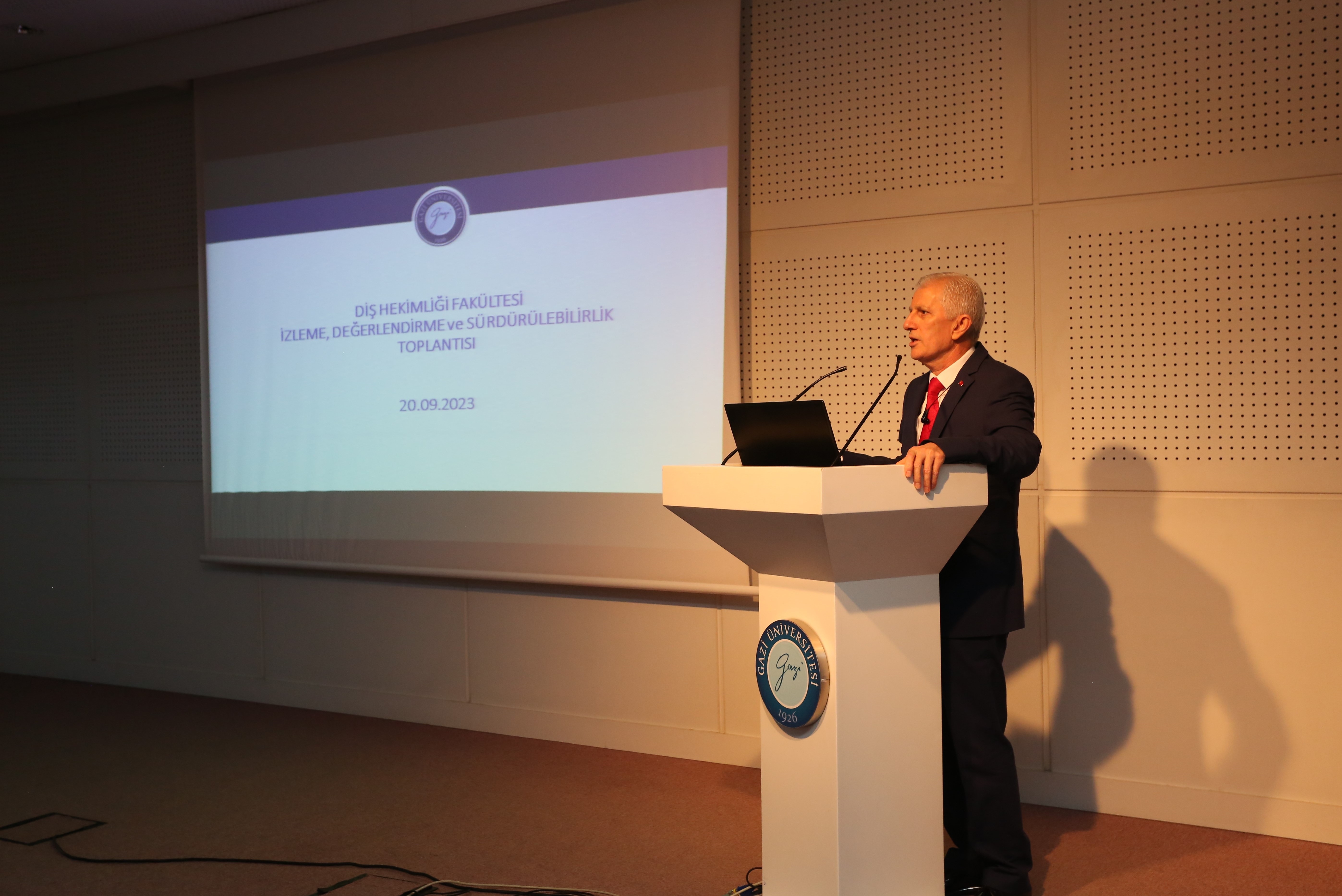 “Araştırma Üniversitesi İzleme, Değerlendirme ve Sürdürülebilirlik Toplantısı” Rektörümüz Prof. Dr. Musa Yıldız Başkanlığında Diş Hekimliği Fakültesinde Gerçekleştirildi-1