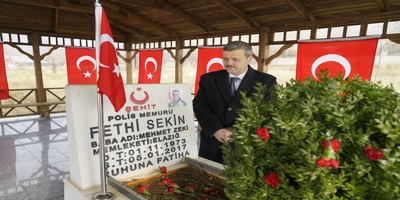 Rektörümüz Prof. Dr. Musa Yıldız, Şehit Polis Memuru Fethi Sekin’in Kabrini Ziyaret Etti