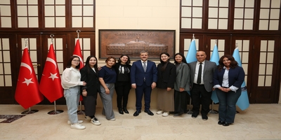 Kazak Milli Kızlar Pedagoji Üniversitesi Öğrencileri ve Uluslararası İlişkiler Kurum Koordinatörü Doç. Dr. Aslıhan Selcen Bingöl, Rektörümüz Prof. Dr. Musa Yıldız’ı Ziyaret Etti