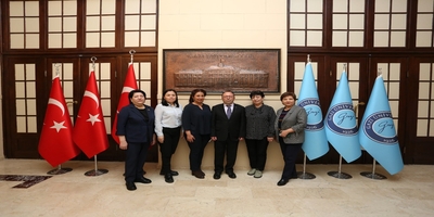 Abay Kazak Milli Pedagoji Üniversitesi Öğretim Üyesi Prof. Dr. Ulbolsun Kıyakbayeva, Rektör Yardımcımız Prof. Dr. Yücel Gelişli’yi Ziyaret Etti