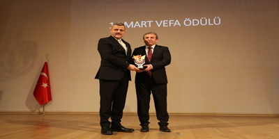 14 Mart Tıbbiyeliler Derneğinden Rektörümüz Prof. Dr. Musa Yıldız’a 14 Mart Vefa Ödülü