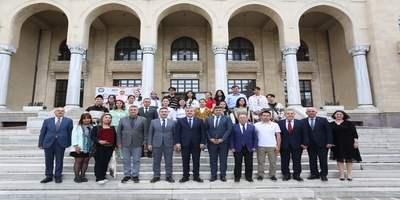 Kırgız Türk Anadolu Lisesi ve Kırgız Türk Anadolu Kız Meslek Lisesi Öğrencileri Rektörümüz Prof. Dr. Musa Yıldız’ı Ziyaret Etti