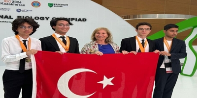 Üniversitemiz Öğretim Üyesi Prof. Dr. Leyla Açık’ın Başkanlığındaki TÜBİTAK Biyoloji Olimpiyat Milli Takımının Büyük Başarısı