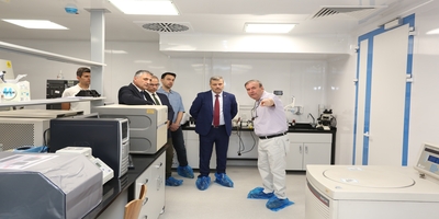 Rektörümüz Prof. Dr. Musa Yıldız İmmünoloji Kanser İlaç Araştırma Laboratuvarında İncelemelerde Bulundu 