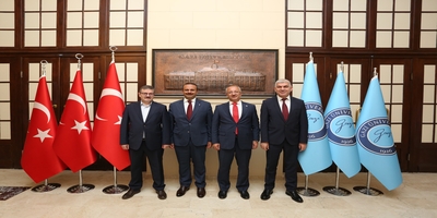 Destek ve Mali Hizmetler Genel Müdürü Mehmet Tuncer, Cumhurbaşkanlığı Kütüphaneler Daire Başkanı Ayhan Tuğlu ve Arşiv Daire Başkanı Muhammet Safi, Rektörümüz Prof. Dr. Uğur Ünal'ı Ziyaret Etti