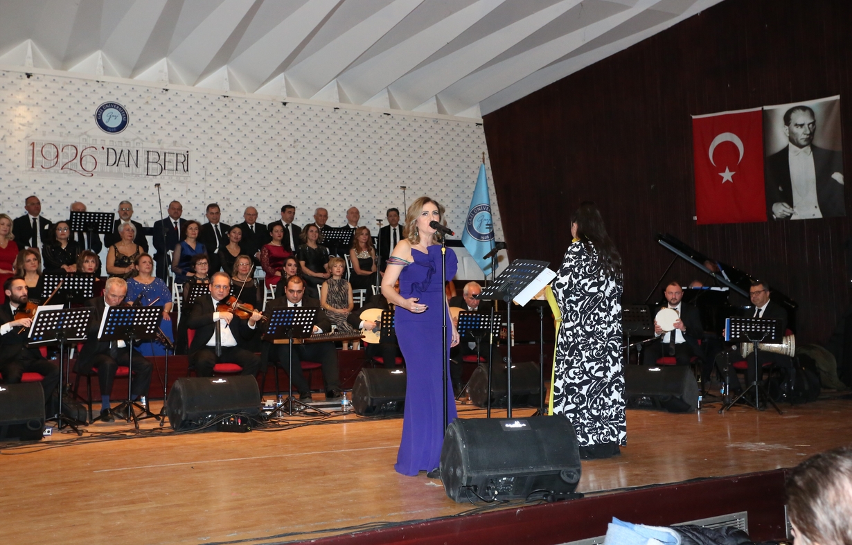 Gazi Üniversitesi Akademisyenler ve İdari Personel Türk Sanat Müziği Korosu Müzik Ziyafeti Sundu-1