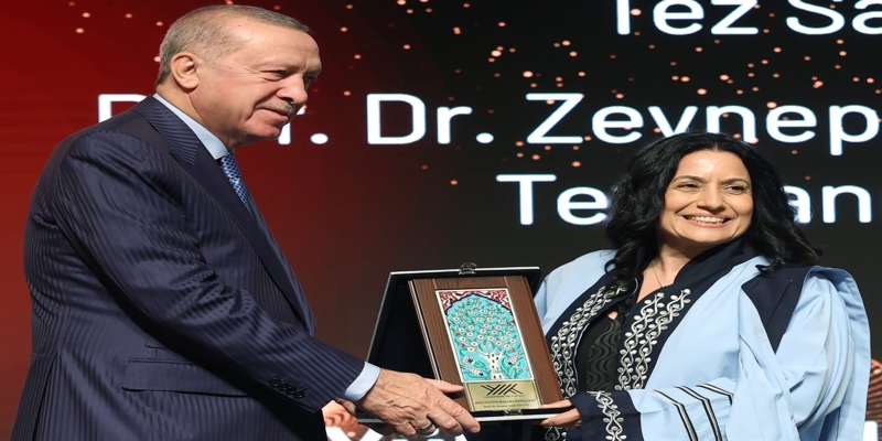 Prof. Dr. Zeynep Şafak Teksin’e YÖK Üstün Başarı En İyi Doktora Tezi Ödülü