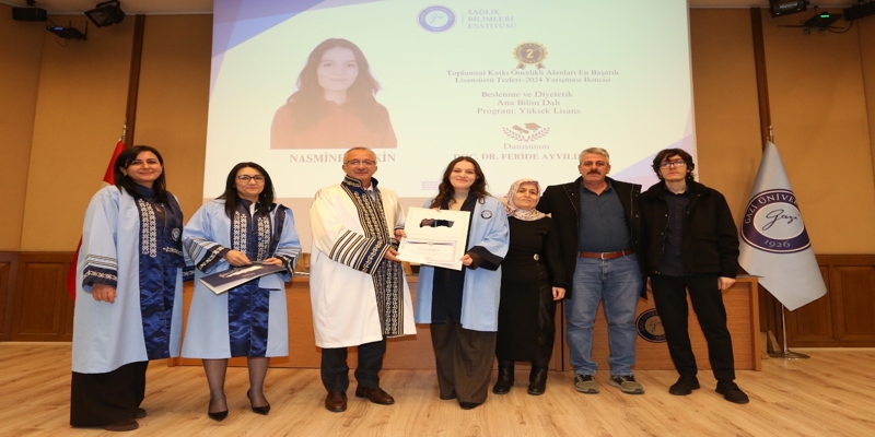 Sağlık Bilimleri Enstitüsü Mezunlarını Uğurladı