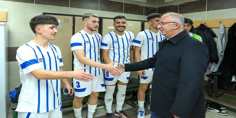 Rektörümüz Prof. Dr. Uğur Ünal, Üniversitemiz Futsal Takımını Yalnız Bırakmadı