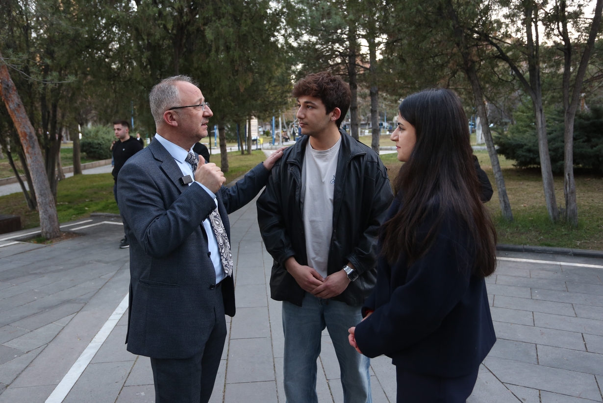 Rektörümüz Prof. Dr. Uğur Ünal, Öğrencilerimizle Birlikte İftar Yaptı-1