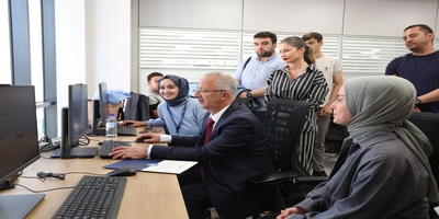 Rektörümüz Prof. Dr. Uğur Ünal, Bilgisayarları Yenilenen Merkez Kütüphaneyi Ziyaret Etti