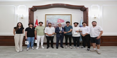 Rektörümüz Prof. Dr. Uğur Ünal, Üniversitemizin Dünya İkincisi Olan Apastron Takımı İle Bir Araya Geldi