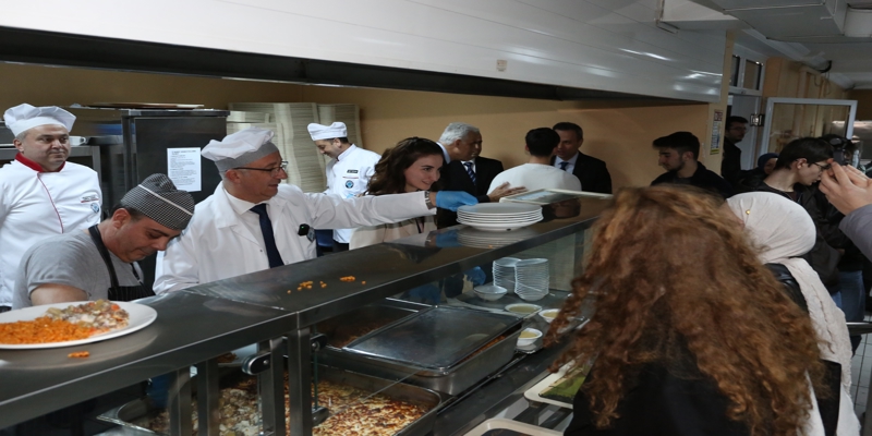 Rektörümüz Prof. Dr. Uğur Ünal, Öğrencilerimizle Birlikte İftar Yaptı