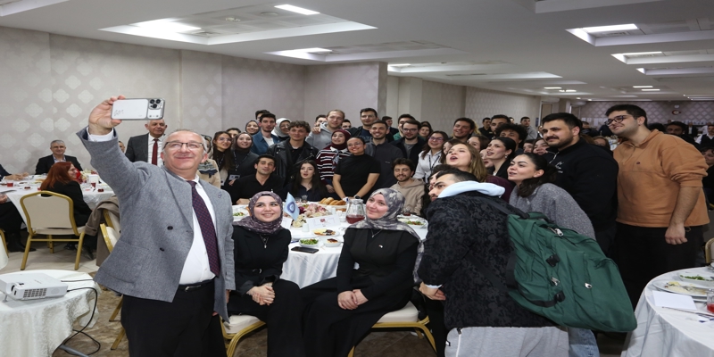 Rektörümüz Prof. Dr. Uğur Ünal, Öğrenci Topluluklarına Üye Olan Öğrencilerimizle Birlikte İftar Açtı