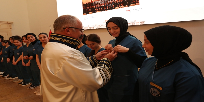 Hemşirelik Fakültesi Öğrencileri Formalarını Törenle Giydi