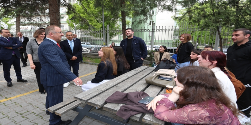 Rektörümüz Prof. Dr. Uğur Ünal, Sağlık Bilimleri Enstitüsü ile Hemşirelik Fakültesini Ziyaret Etti
