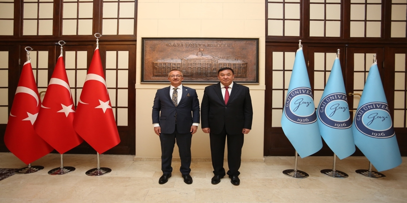 Özbekali Zhanibekov Güney Kazakistan Pedagoji Üniversitesi Rektörü Prof. Dr. Kayrat Balabiyev, Rektörümüz Prof. Dr. Uğur Ünal’ı Ziyaret Etti