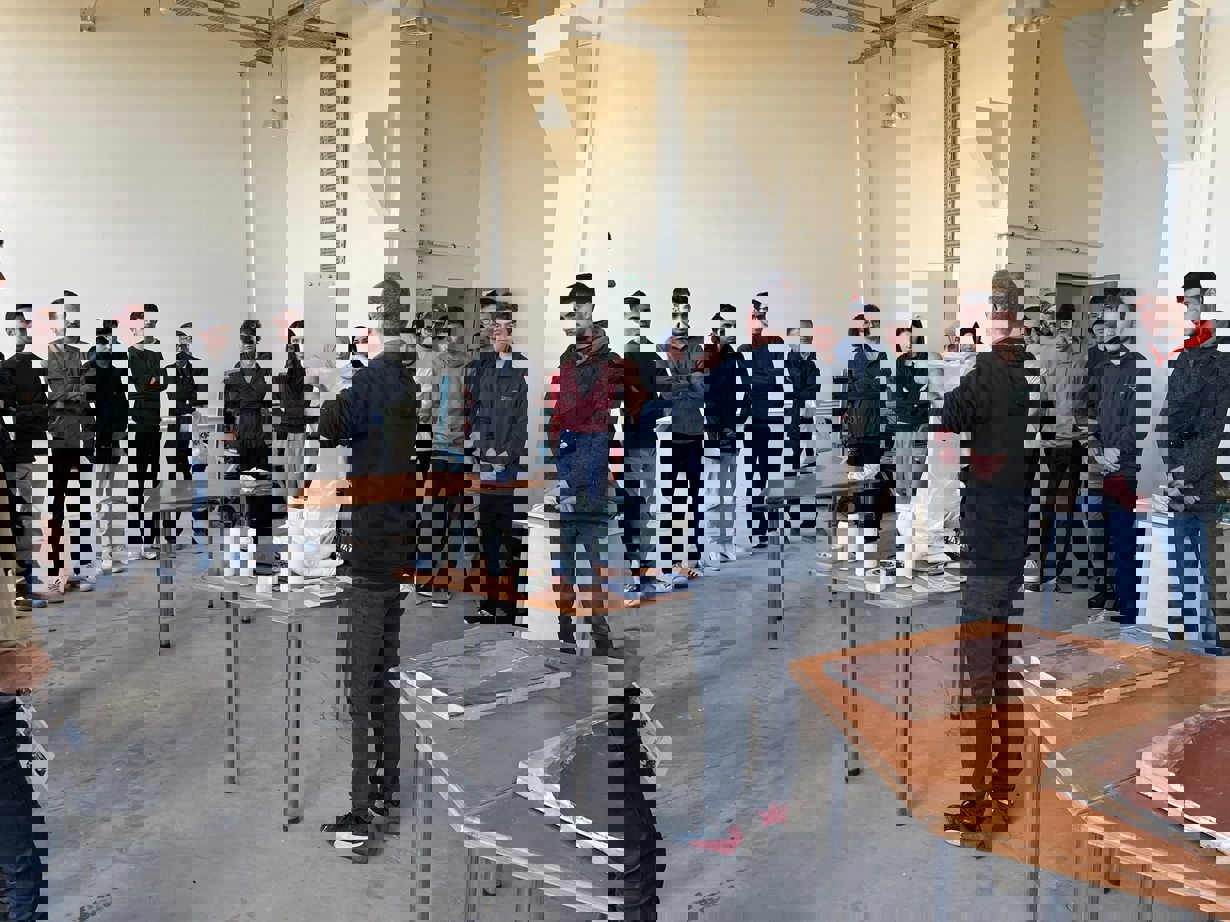 Bölümümüzde Kompozit Uygulamaları Üzerine Uygulamalı Eğitim Gerçekleştirilmiştir.-1