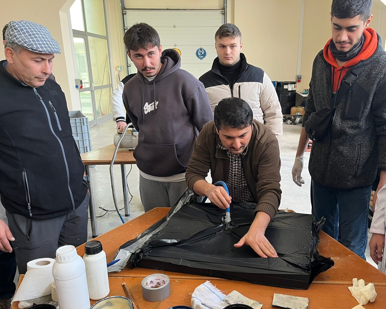 Bölümümüzde Kompozit Uygulamaları Üzerine Uygulamalı Eğitim Gerçekleştirilmiştir.-1