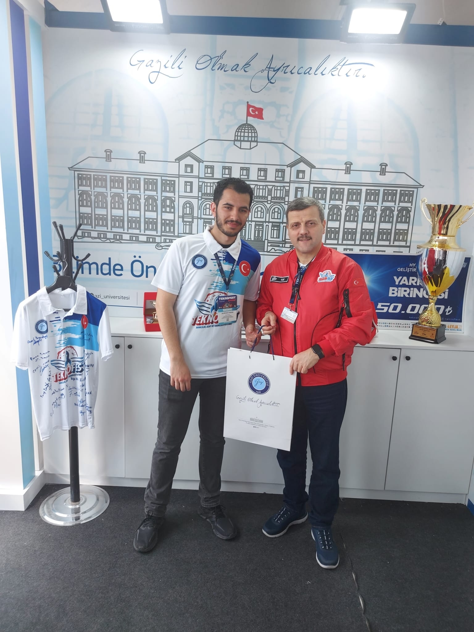 TEKNOFEST 2023’te “En İyi Sunum Ödülü” Üniversitemizin…-1