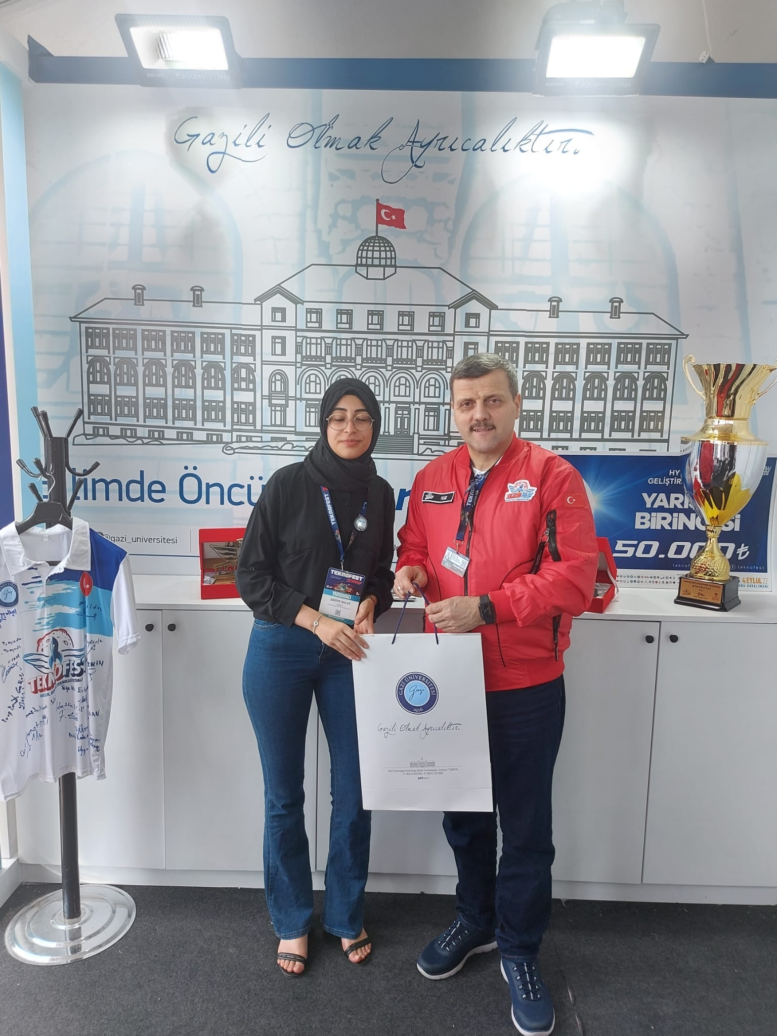TEKNOFEST 2023’te “En İyi Sunum Ödülü” Üniversitemizin…-1