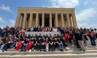 Üniversitemiz Öğrenci Toplulukları Anıtkabir’i Ziyaret Etti