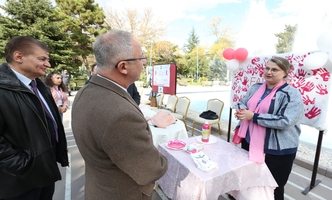 "Hemşireler Meme Kanserinden Korunma ve Erken Tanıda Kadınlarla Birlikte" 