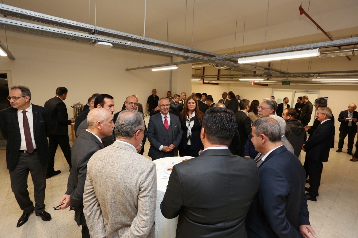 Gazi Üniversitesi Merkez Laboratuvarı (GÜTMAM), Madencilik Sektörü Temsilcileriyle Bir Araya Geldi. Bilim ve Sanayiyi Buluşturan Güçlü Altyapı-1