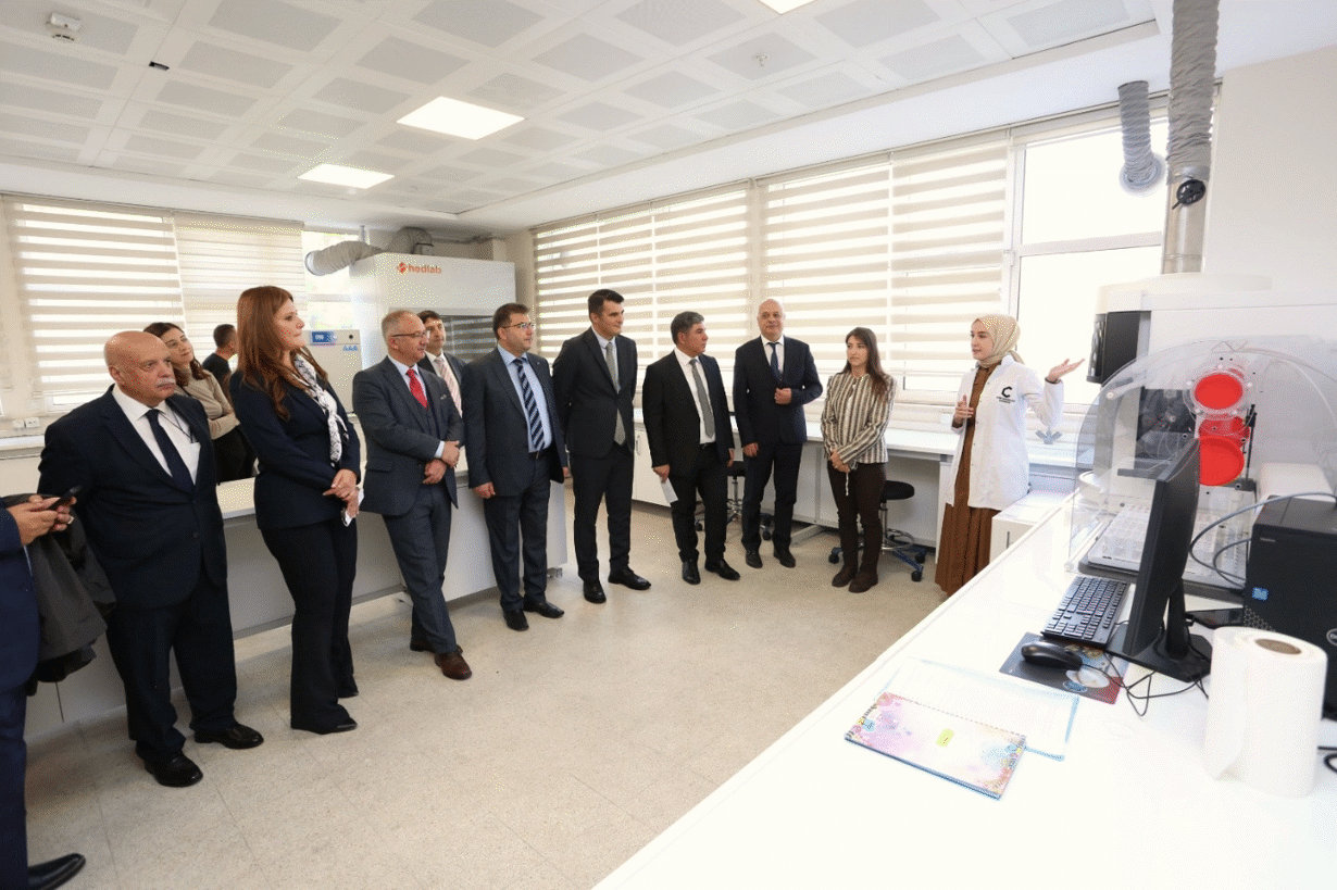 Gazi Üniversitesi Merkez Laboratuvarı (GÜTMAM), Madencilik Sektörü Temsilcileriyle Bir Araya Geldi. Bilim ve Sanayiyi Buluşturan Güçlü Altyapı-1