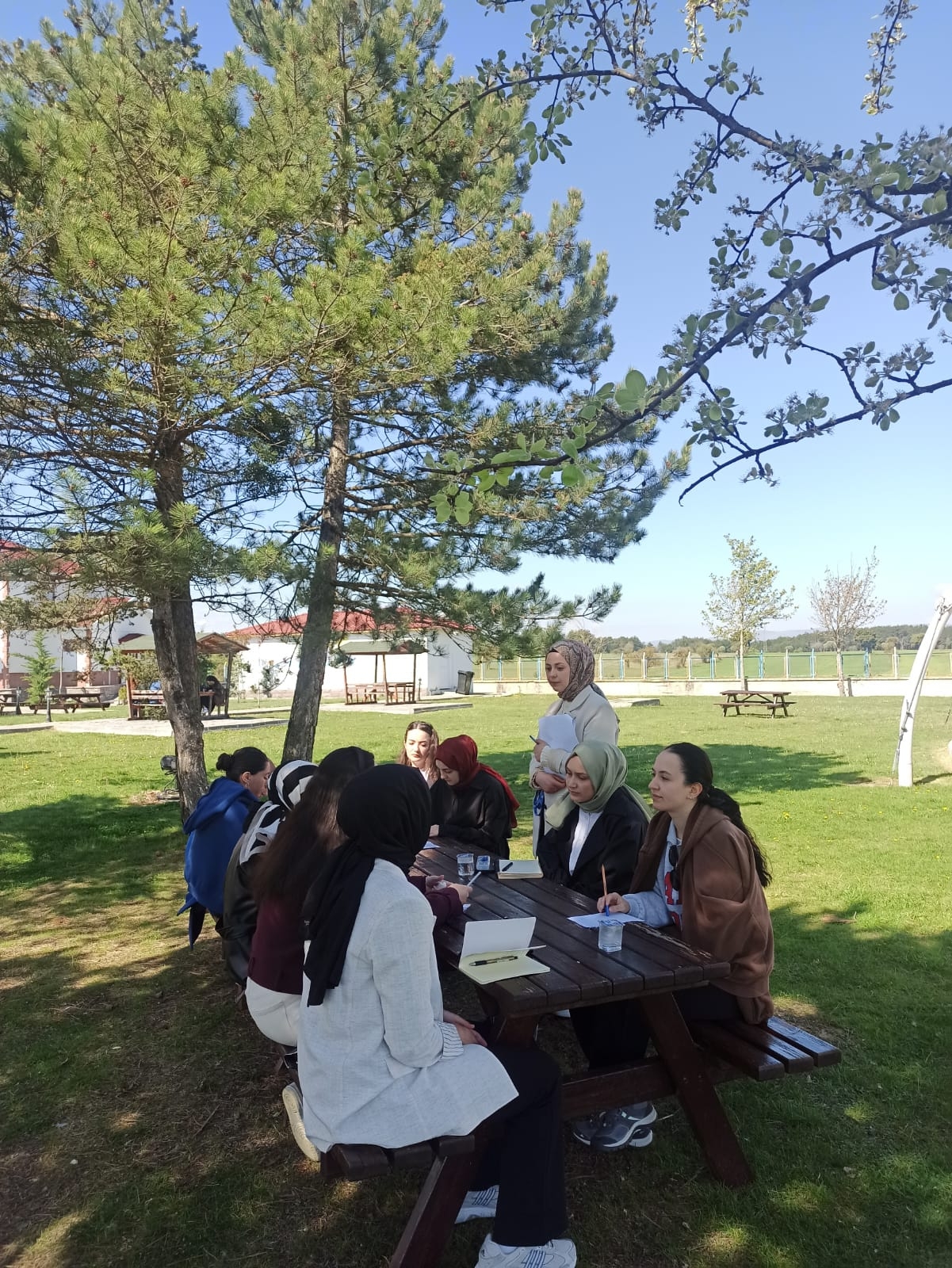 Aileyi Konuşuyorsak Benim De Fikrim Var: Üniversite Gençliği Aileyi Konuşuyor-1