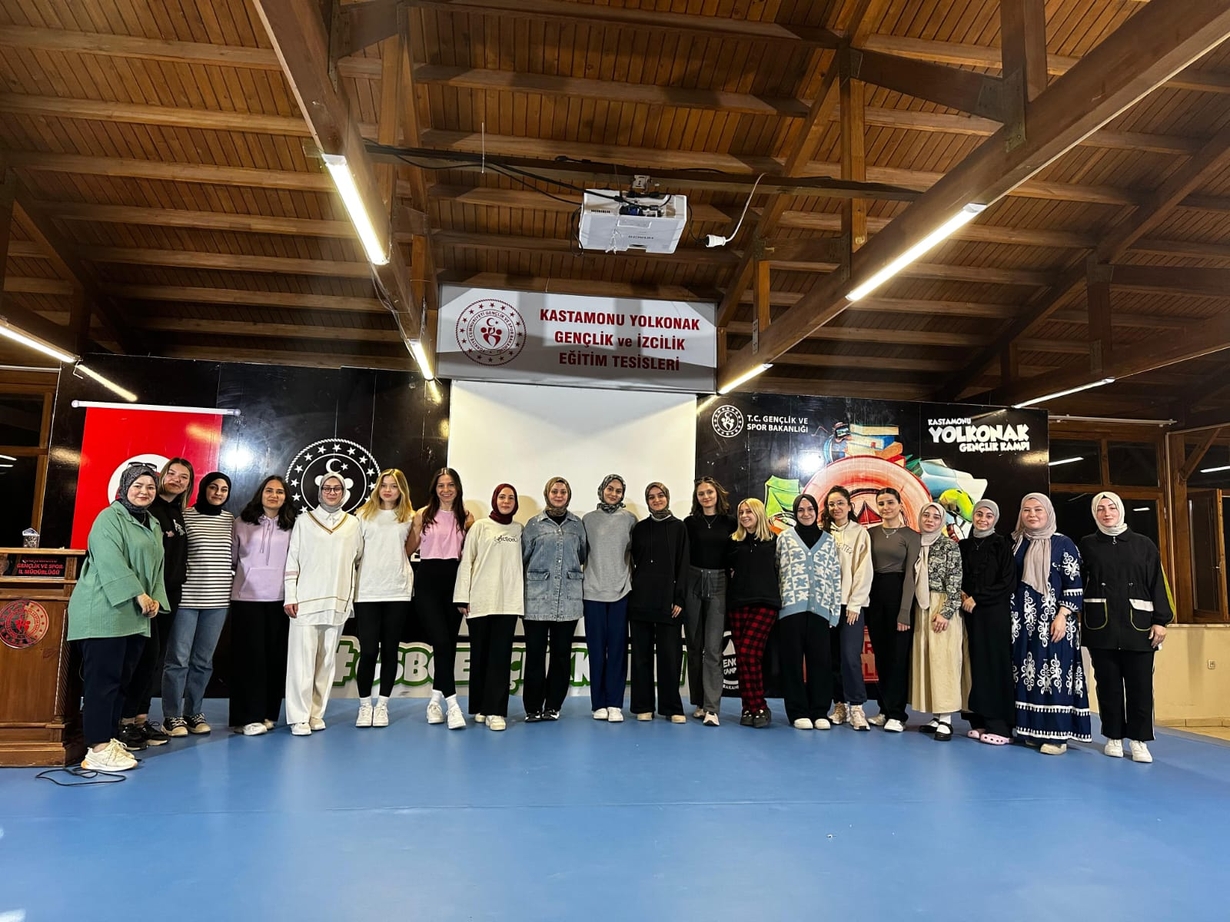 Aileyi Konuşuyorsak Benim De Fikrim Var: Üniversite Gençliği Aileyi Konuşuyor-1