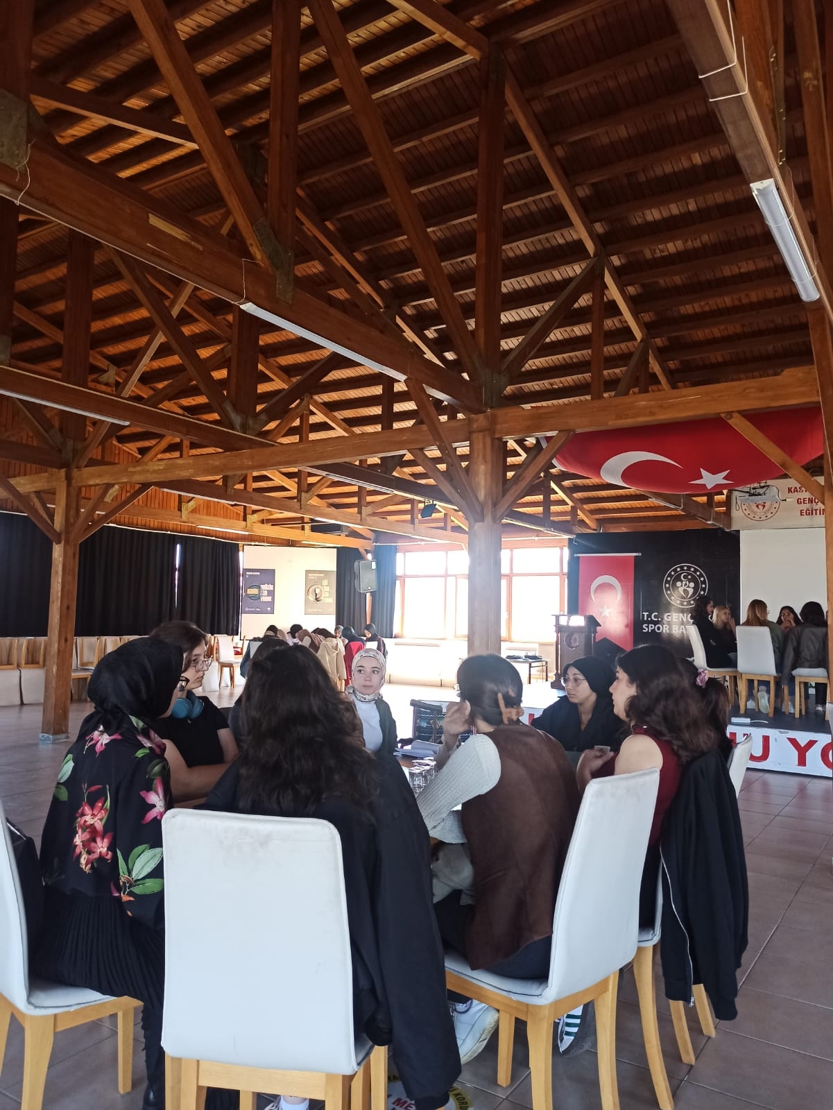 Aileyi Konuşuyorsak Benim De Fikrim Var: Üniversite Gençliği Aileyi Konuşuyor-1