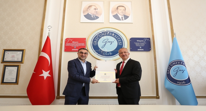 Merkez Müdürümüz Doç. Dr. Ömer Faruk CANTEKİN’e ERASMUS+ESC 30 Projesi kapsamında gerçekleştirdiği değerli katkılar nedeniyle teşekkür belgesi takdim edildi.