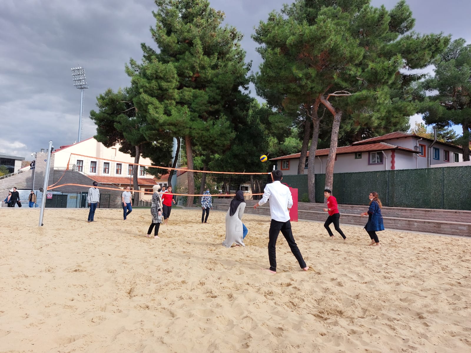 Öğrencilerimiz Plaj Voleybolu Oynayarak Eğlendiler