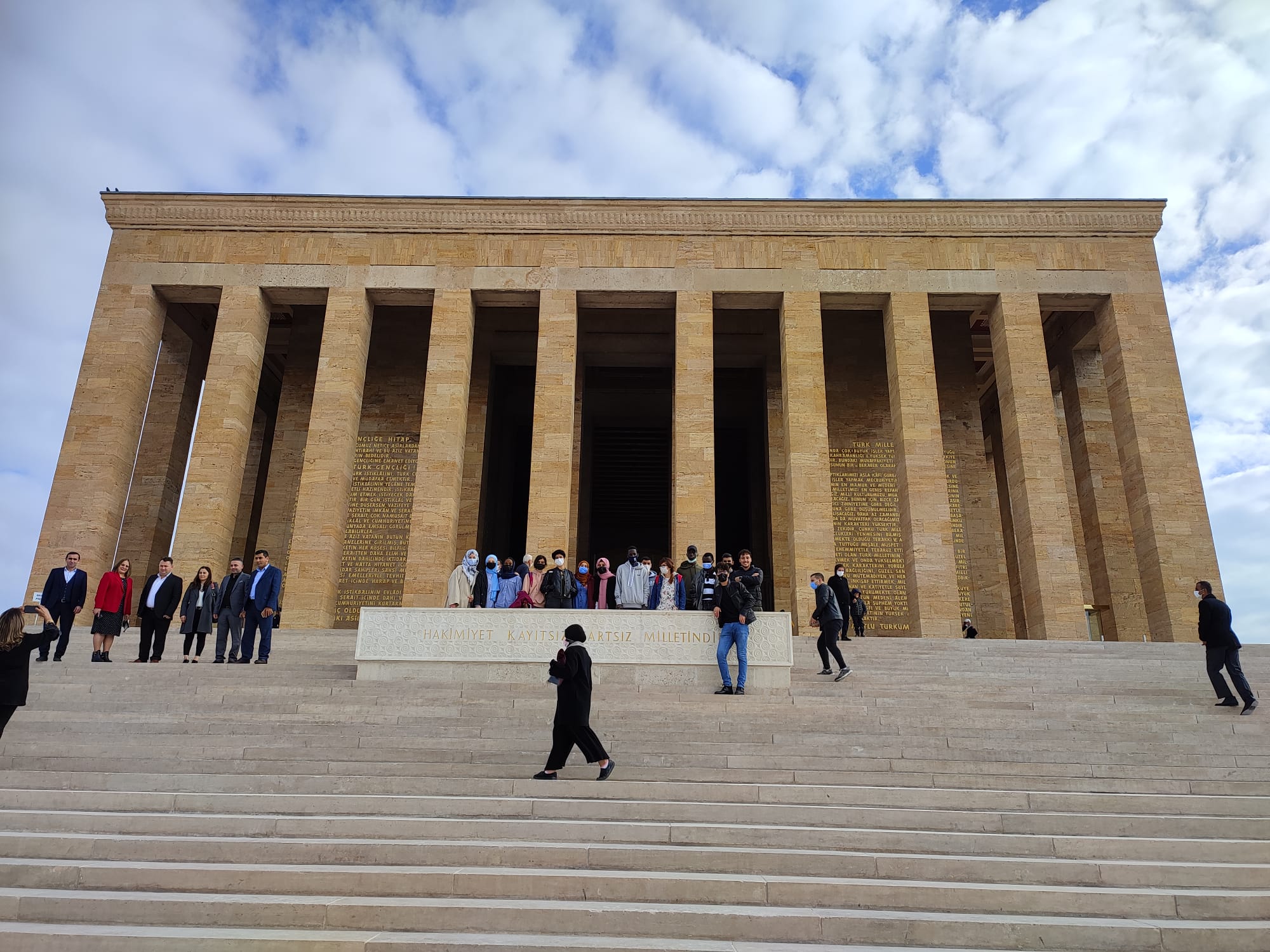 Dünyanın dört bir yanından gelen uluslararası öğrencilerimiz Anıtkabir'i Ziyaret etti.