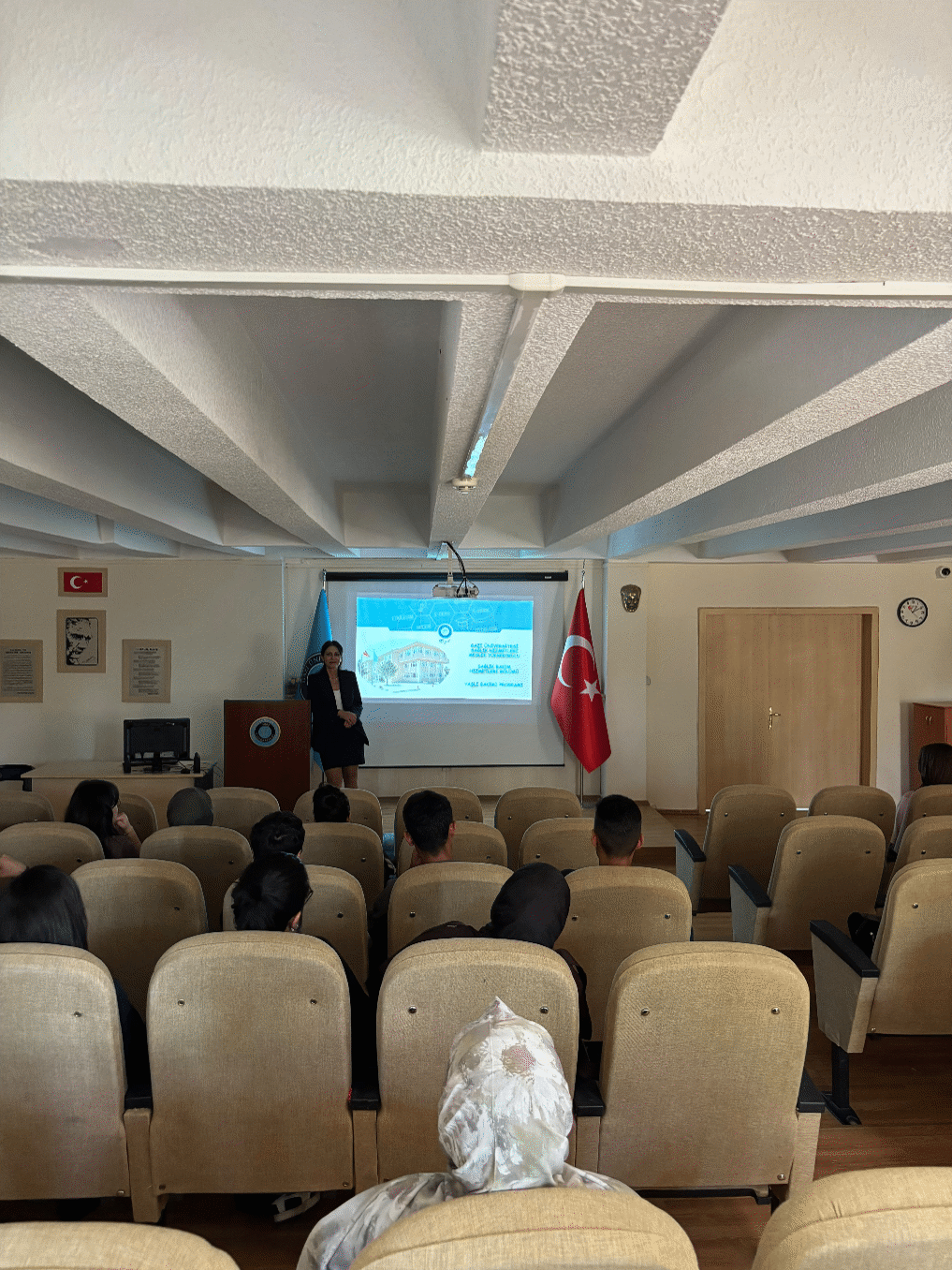 2026-2027 Akademik Yılı Sağlık Bakım Hizmetleri Bölümü Öğrencilerine Yönelik Oryantasyon Toplantısı Gerçekleştirildi -3
