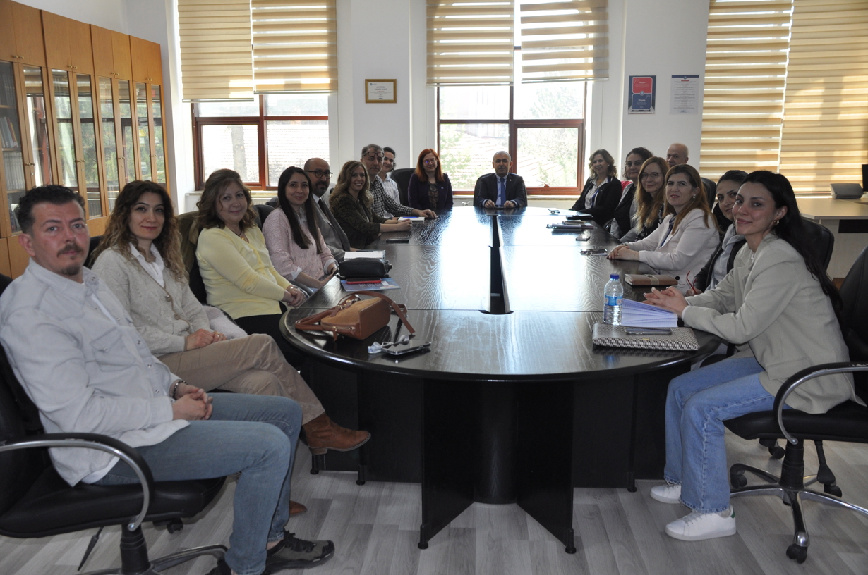 R&D Unit Holds Its April Meeting-1