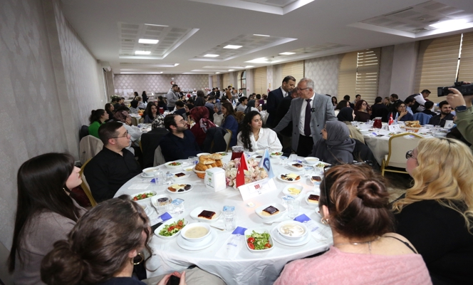 Rektörümüz Prof. Dr. Uğur Ünal, Öğrenci Topluluklarımızla Birlikte İftar Açtı
