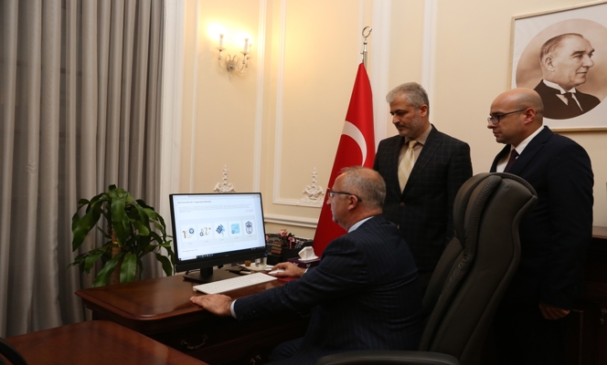 Üniversitemizin 100. Yıl Logosu İçin Heyecan Dorukta: Rektörümüz Prof. Dr. Uğur Ünal Oyunu Kullandı