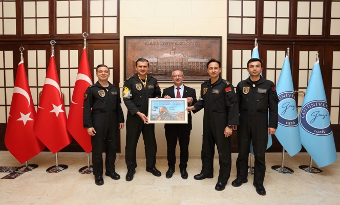 SOLOTÜRK Ekibi Rektörümüz Prof. Dr. Uğur Ünal’ı Ziyaret Etti