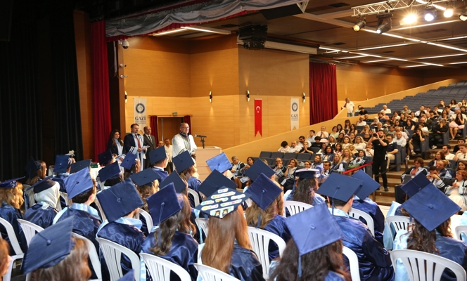 100. Yıl Mezunu Hekimlerimiz Diplomalarını Aldı