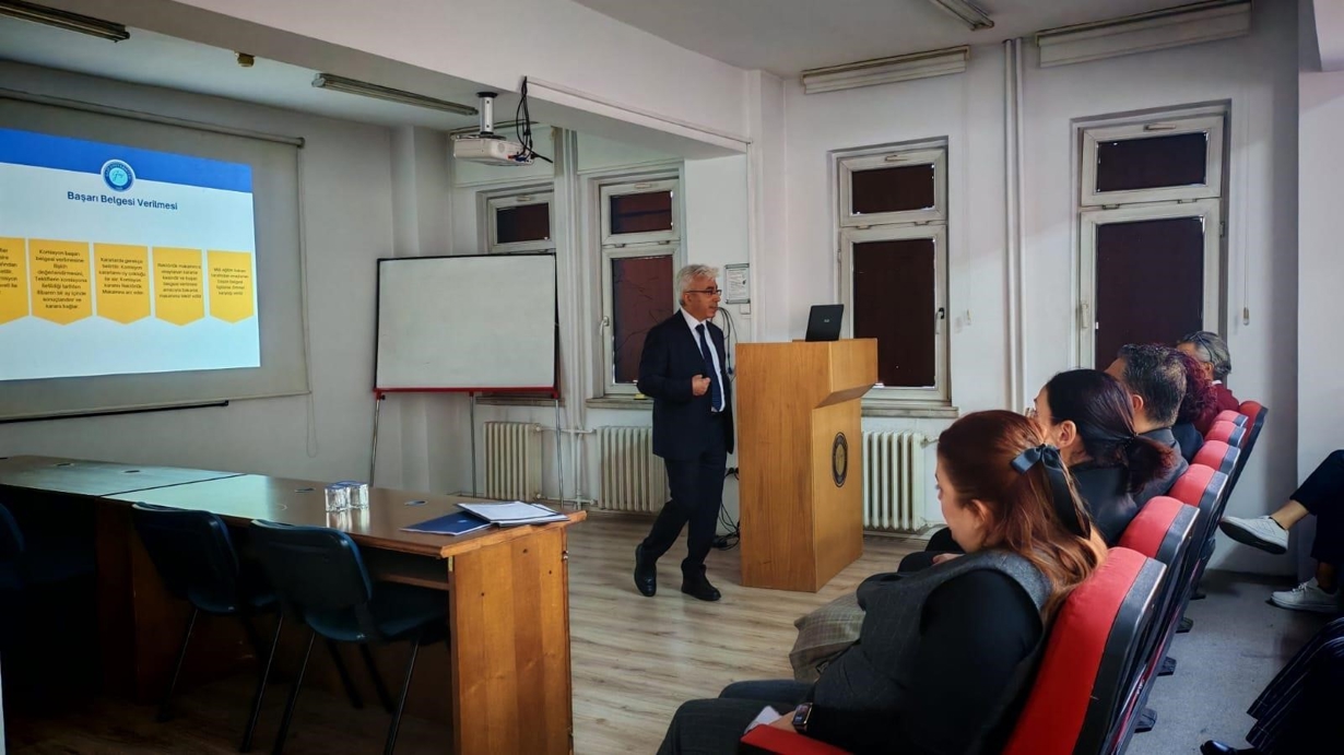 Üstün Başarı ve Ödül Yönergesi hakkında bilgilendirme toplantısı-4